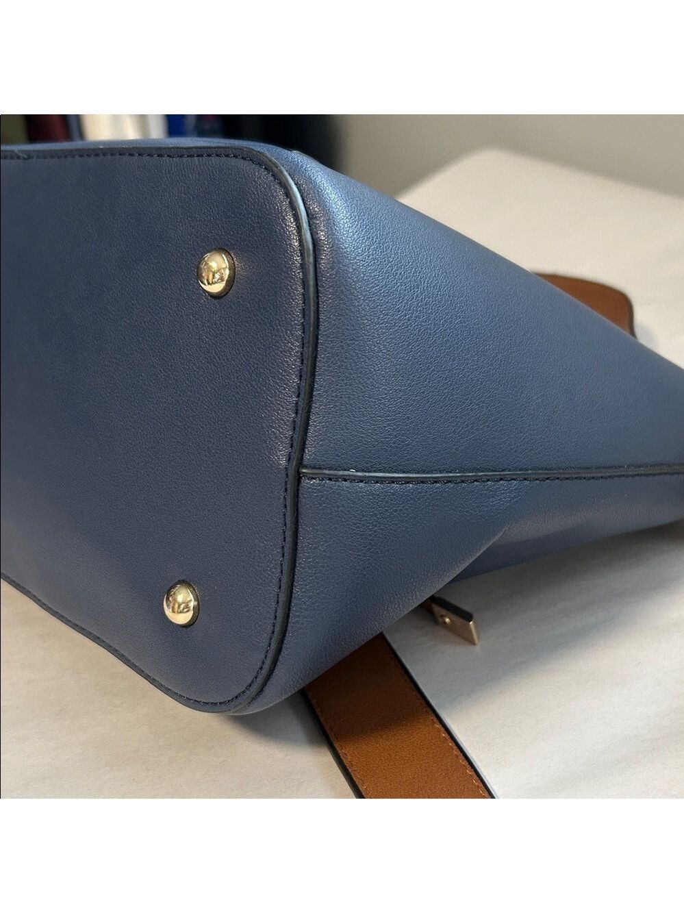 Louenhide Navy Brown Crossbody Bag - Picture 5 of 15